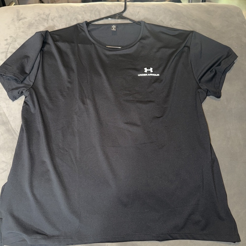 UA Women's Loose Fit Black Rush Tshirt Sz Large